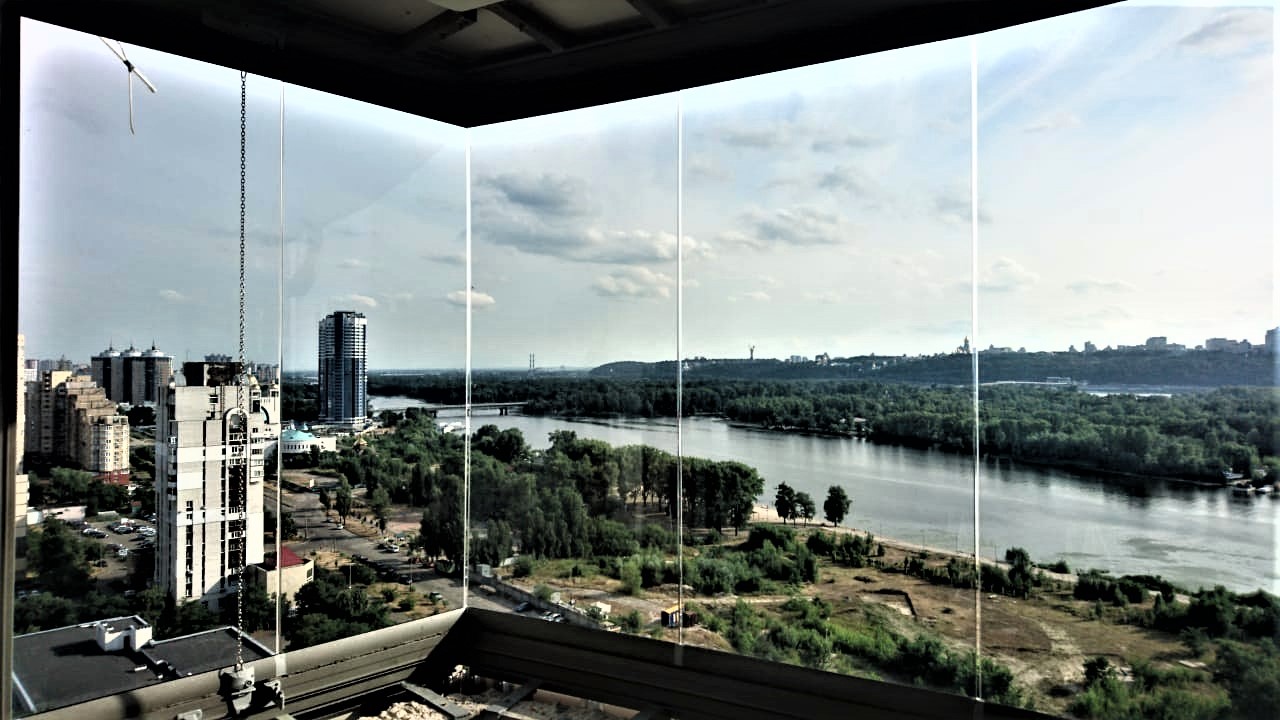 раздвижное остекление балкона